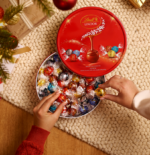 Lindt Lindor Irresistibly Smooth Assorted Truffles Tin 450g - Image 4